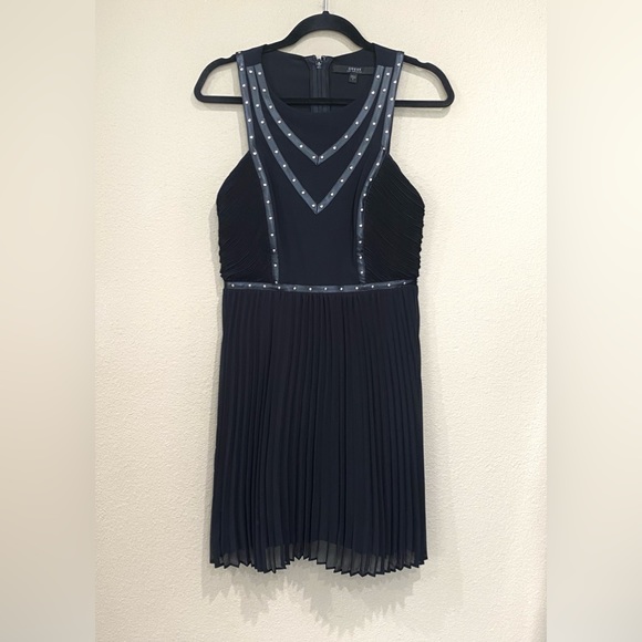 GUESS los angeles womens black dress pleated chiffon studded trim sleeveless 6 - Picture 1 of 15